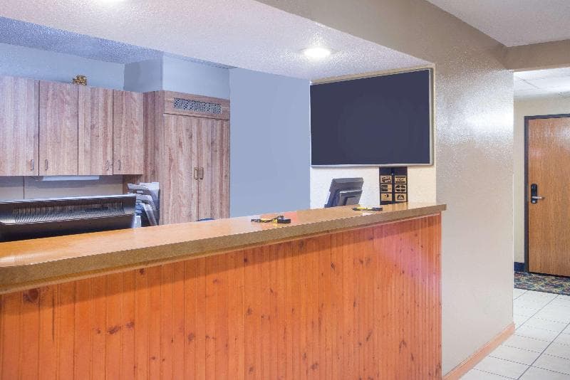 Super 8 By Wyndham Massena 4