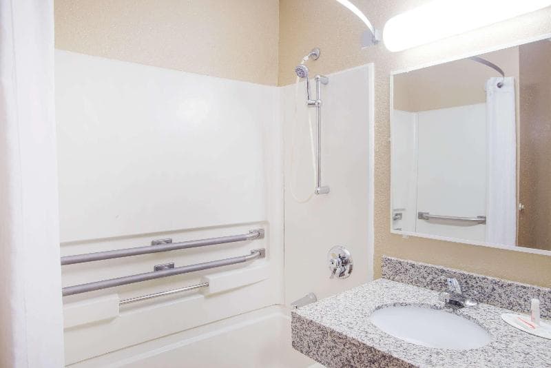 Super 8 By Wyndham Massena 2