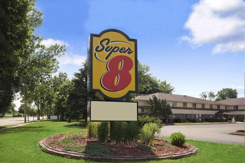 Super 8 By Wyndham Whitewater 5
