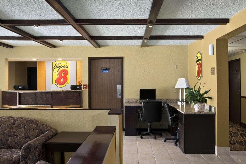 Super 8 By Wyndham Whitewater 4