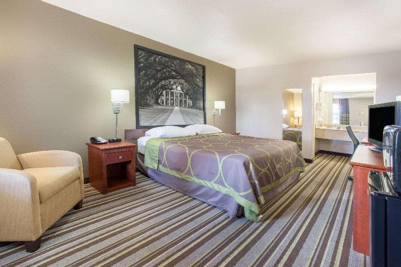 Super 8 by Wyndham Monroe West 3