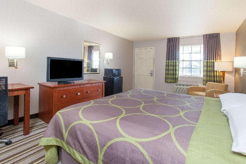 Super 8 by Wyndham Monroe West 4