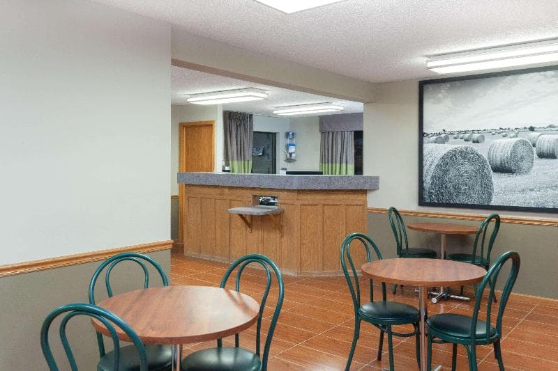 Super 8 by Wyndham Gilman 4