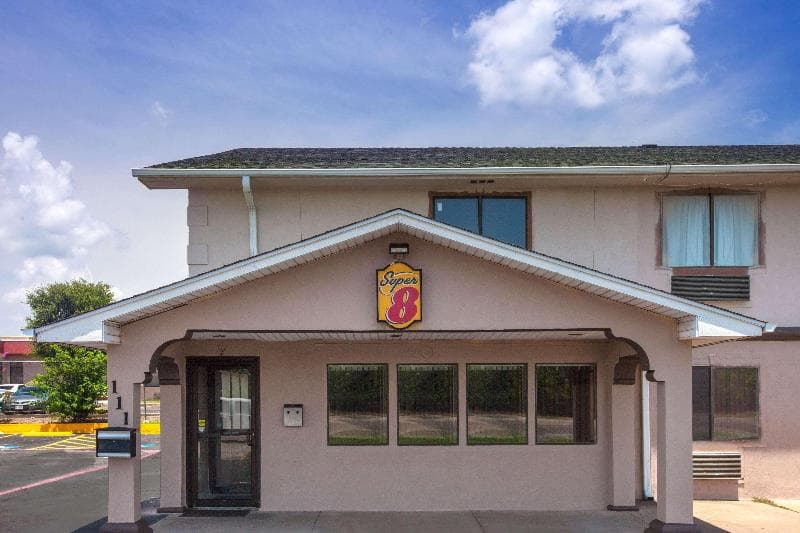 Super 8 By Wyndham Sherman 5