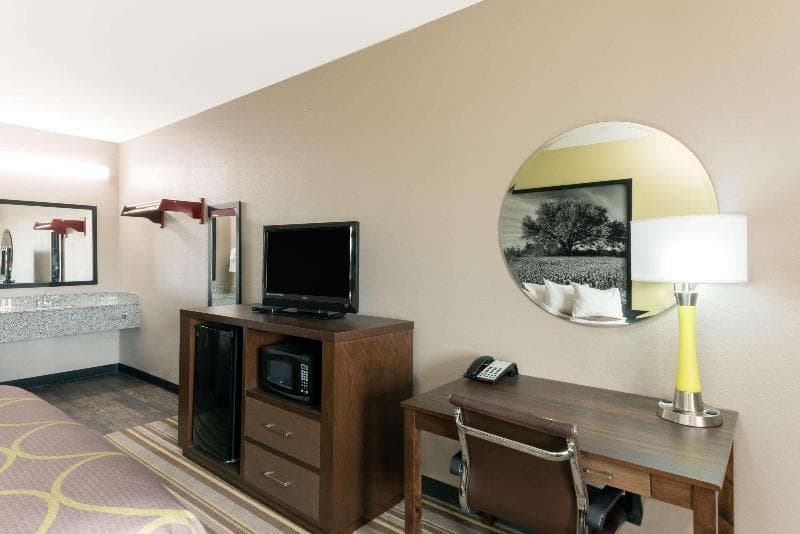 Super 8 by Wyndham Colorado City 5