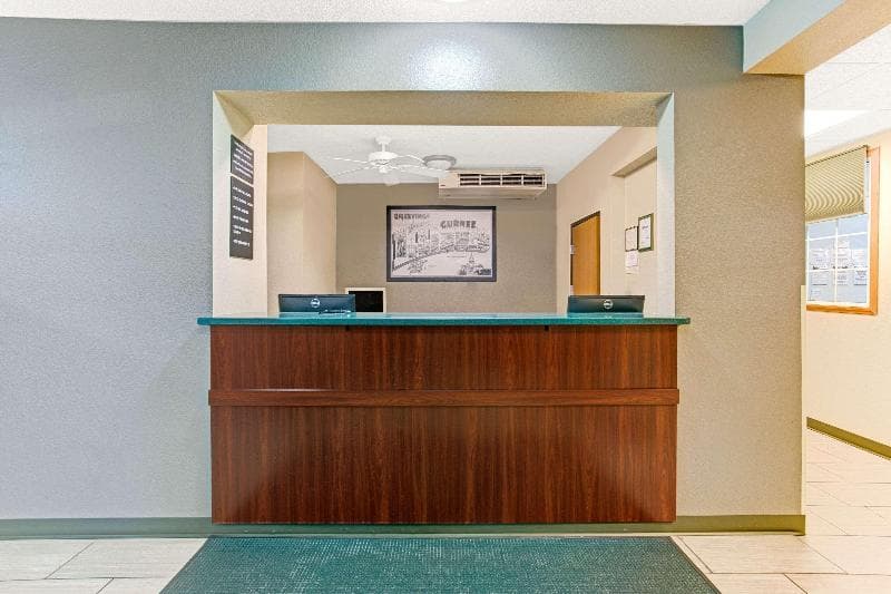 Super 8 by Wyndham Gurnee 2