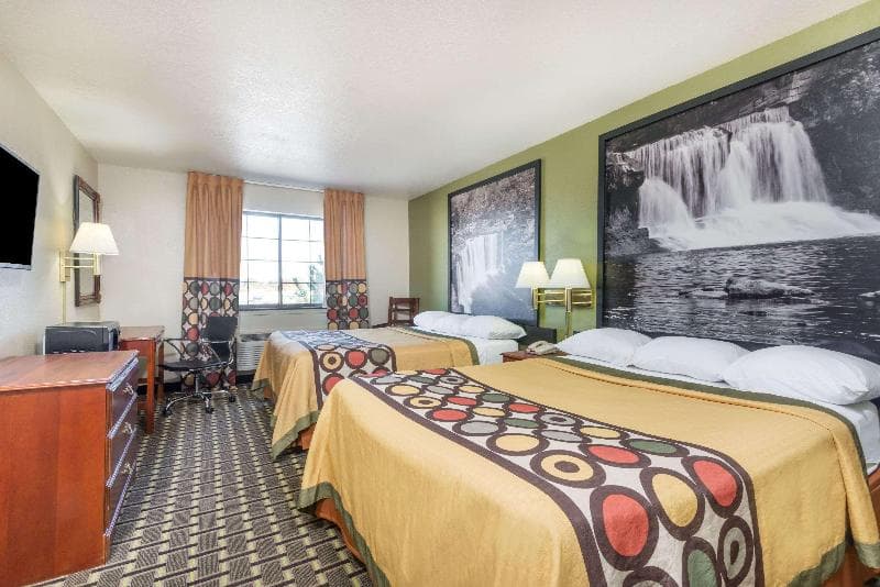 Super 8 By Wyndham Madison/Hanover Area 2