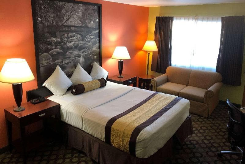 Super 8 by Wyndham Ontario 4