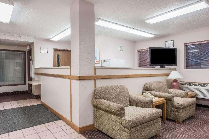 Super 8 by Wyndham Du Quoin 4