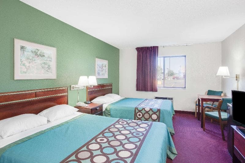 Super 8 By Wyndham Kennett 2