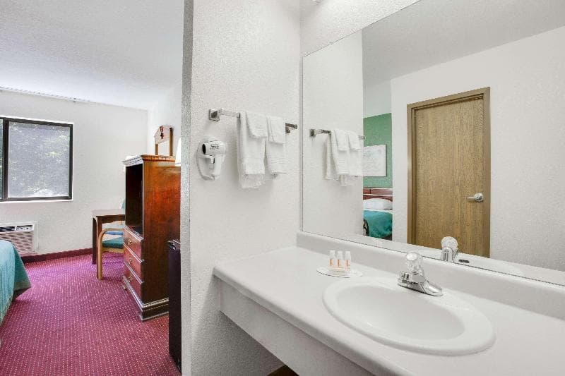 Super 8 By Wyndham Kennett 4
