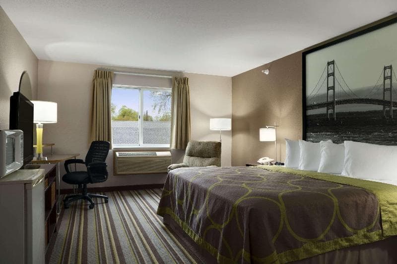 Super 8 by Wyndham Manistee 5