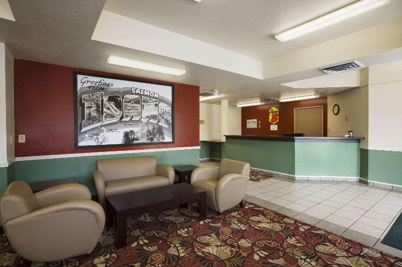 Super 8 By Wyndham Salmon 5