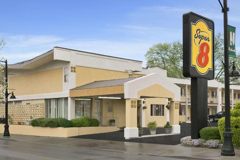 Super 8 by Wyndham Belleville/St. Louis Area 5