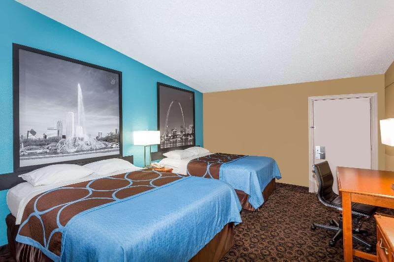 Super 8 by Wyndham Belleville/St. Louis Area photo 1