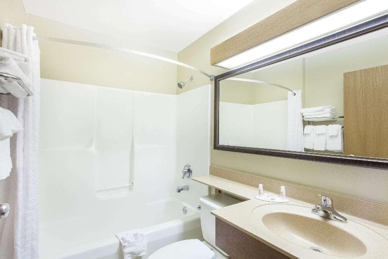 Super 8 By Wyndham Richlands/Claypool Hill Area 4