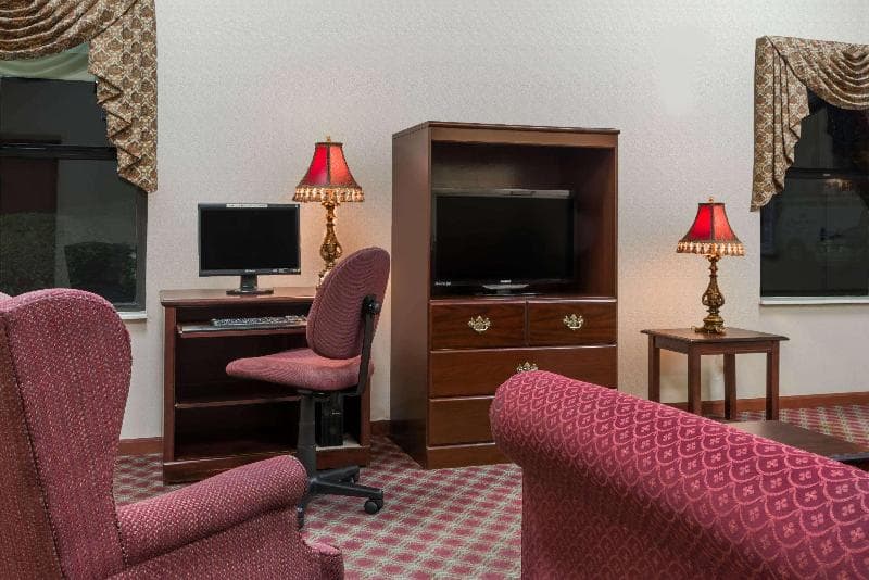 Super 8 By Wyndham Bellefontaine photo 1