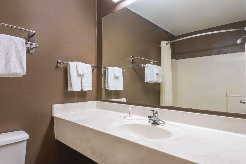 Super 8 By Wyndham Bellefontaine 5