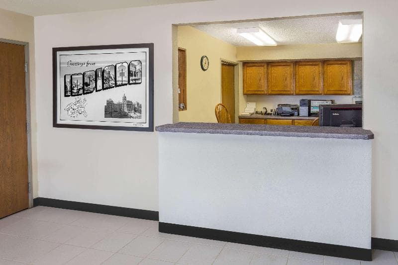Super 8 by Wyndham Hebron Lowell Area 4