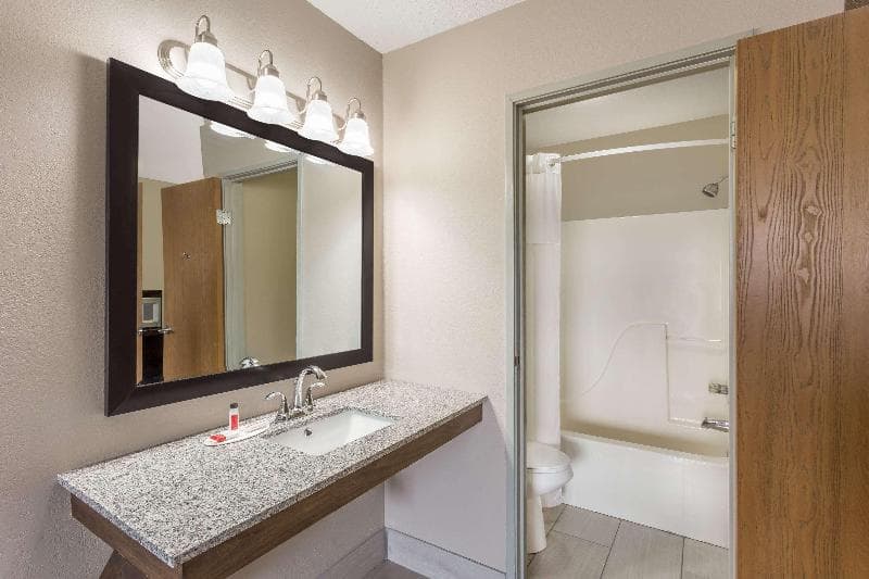 Super 8 by Wyndham Hebron Lowell Area 3