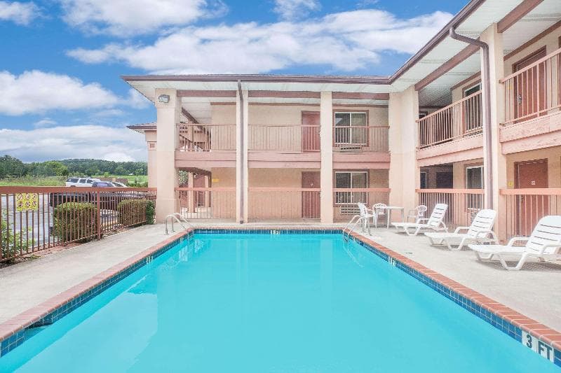 Super 8 by Wyndham Decatur Priceville 5