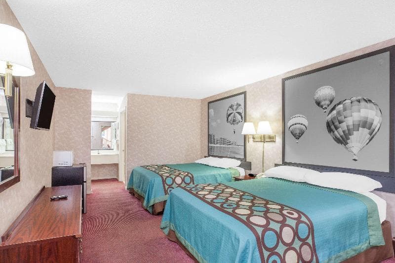 Super 8 by Wyndham Decatur Priceville 3