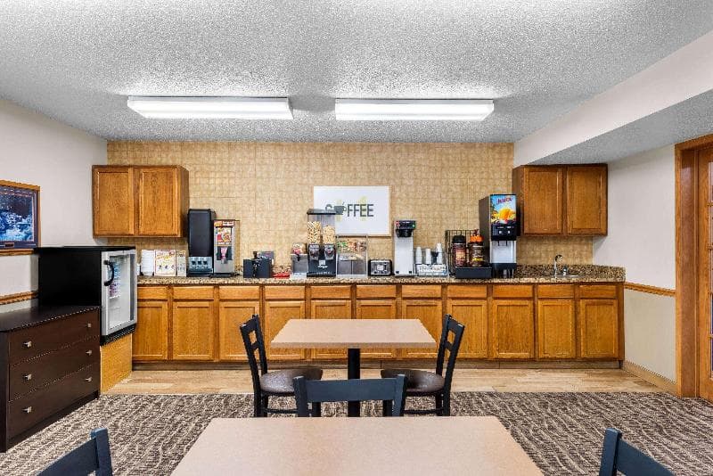 Super 8 By Wyndham Oelwein photo 1
