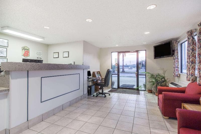 Super 8 by Wyndham Cleveland 4