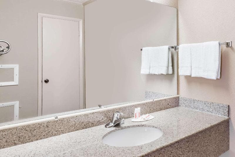 Travelodge by Wyndham Ridgeway Martinsville Area 3