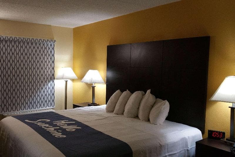 Days Inn By Wyndham Ridgeland photo 1