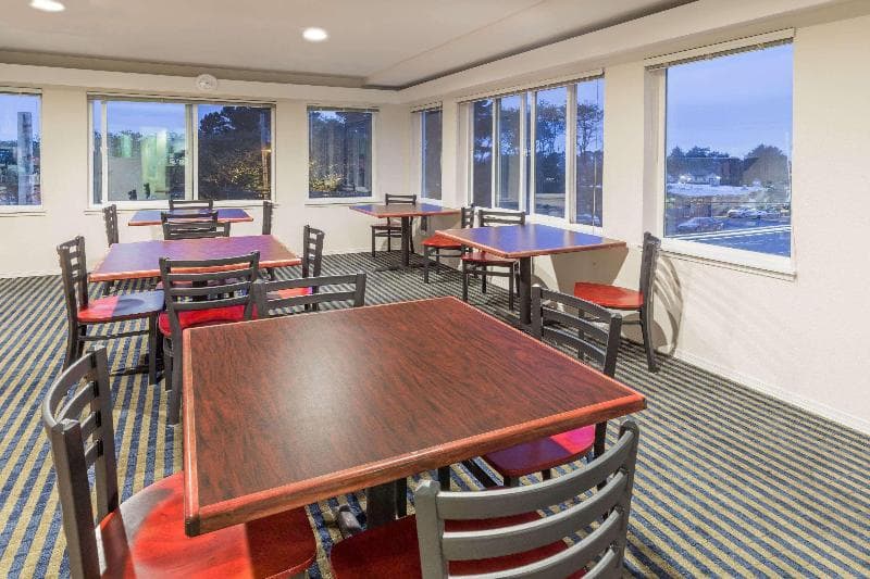 Travelodge by Wyndham Depoe Bay photo 1