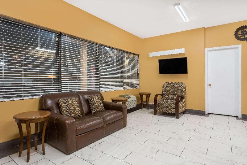 Travelodge by Wyndham Reno Downtown 5