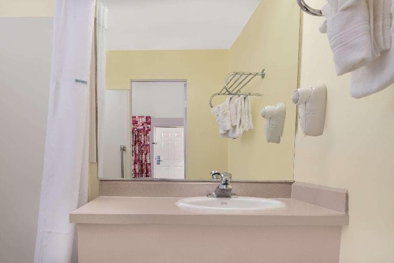 Travelodge by Wyndham Klamath Falls 5