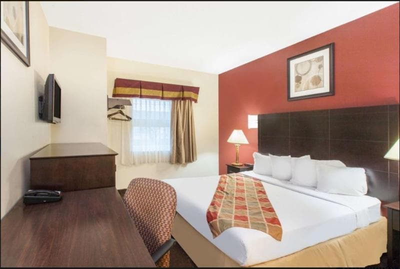 Travelodge By Wyndham Romulus Detroit Airport 2