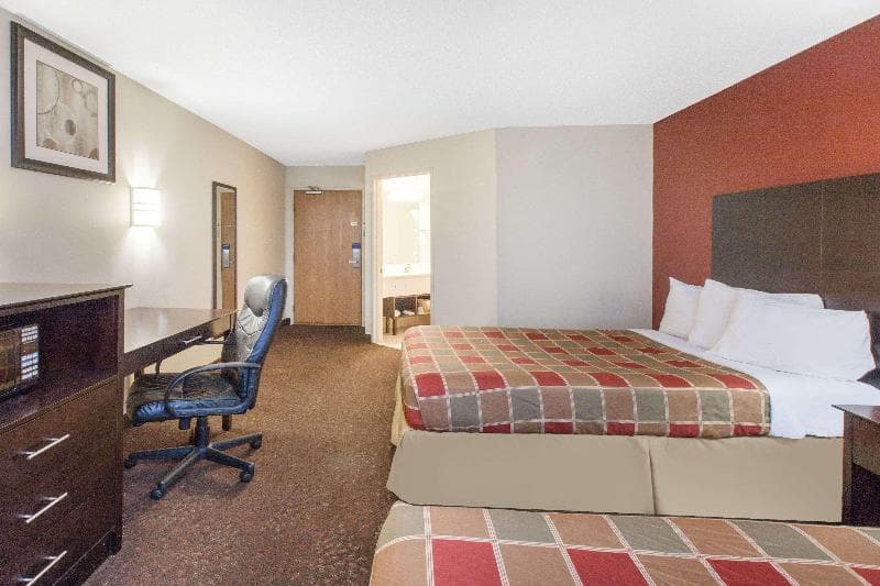 Travelodge By Wyndham Romulus Detroit Airport main