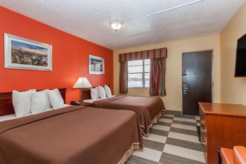 Travelodge by Wyndham Jersey City 2