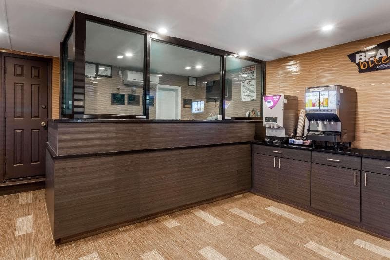 Travelodge by Wyndham South Hackensack 3