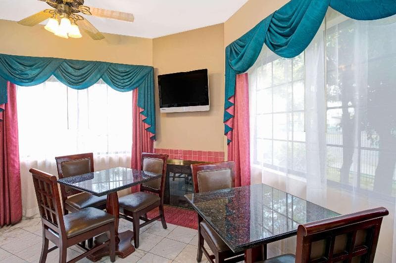 Travelodge by Wyndham Lynwood 5