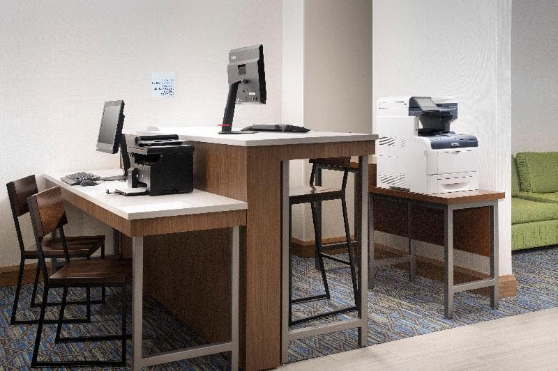 Holiday Inn Express & Suites Baltimore Bwi Airport 2