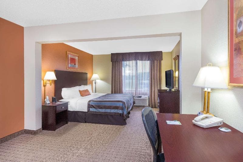 Wingate by Wyndham West Monroe 3