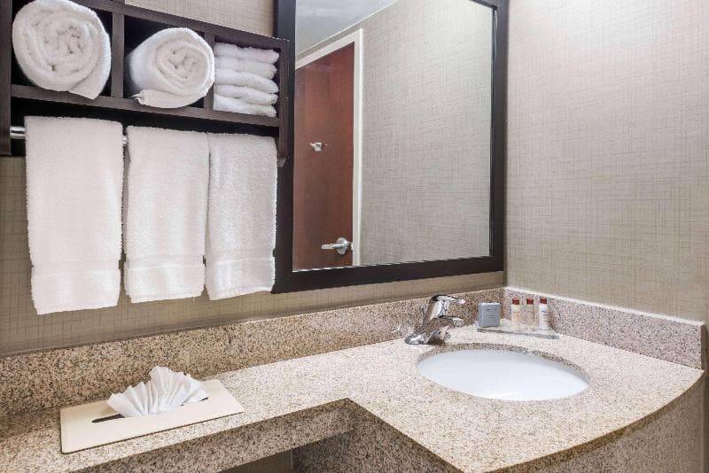 Wingate by Wyndham Springfield 3