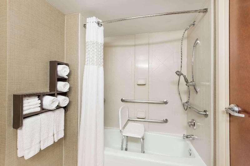 Wingate by Wyndham Springfield 5