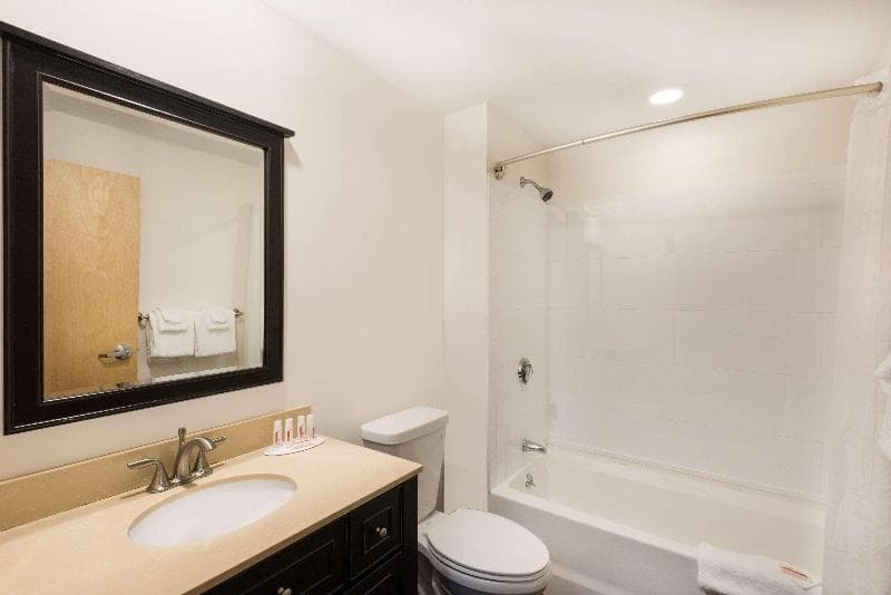 Howard Johnson By Wyndham Quincy/Boston 3