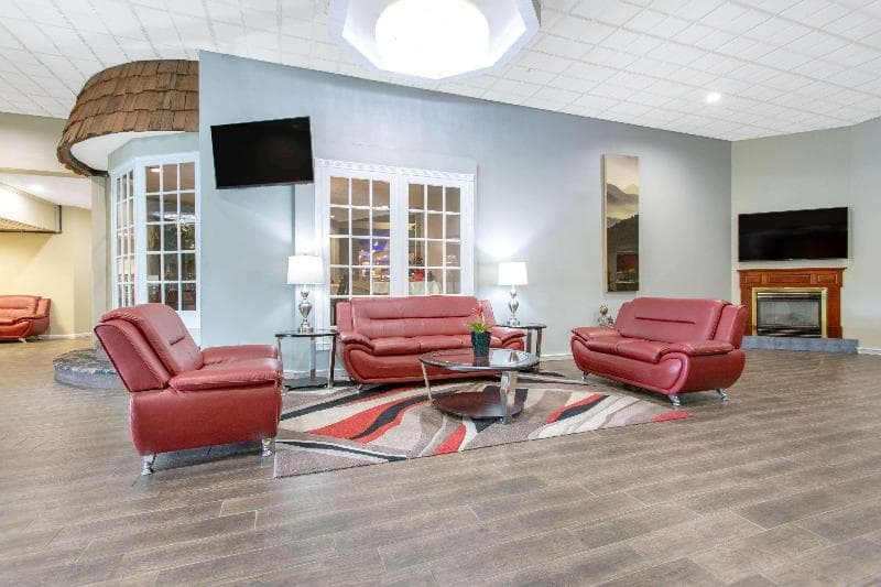 Ramada By Wyndham Lewiston Hotel & Conference Center 4