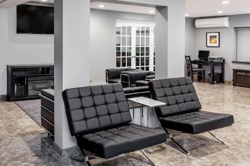 Baymont by Wyndham Glenview 4