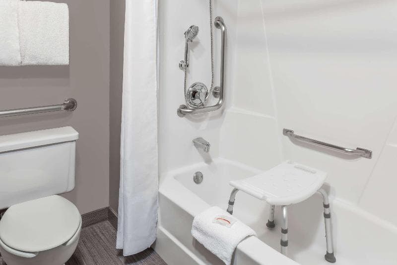 Baymont by Wyndham Glenview 5