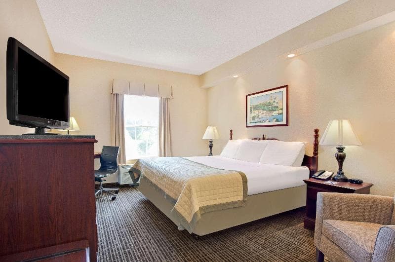 Baymont By Wyndham Pearl 4