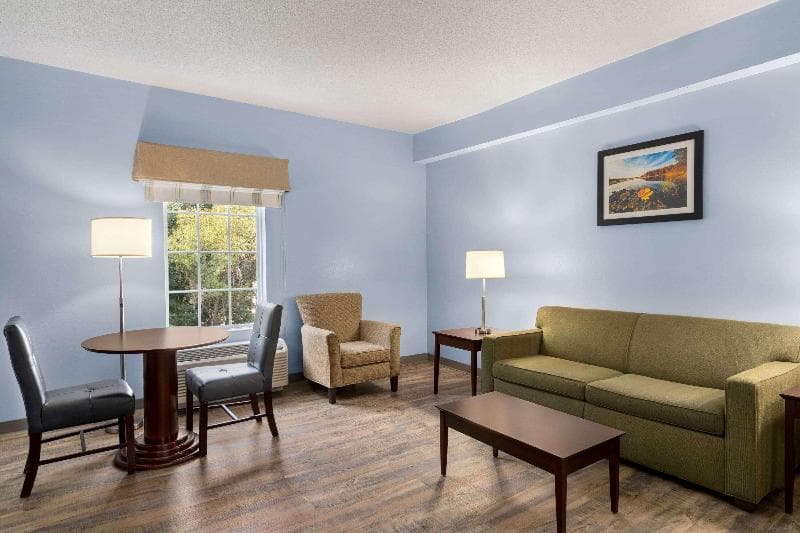 Baymont By Wyndham Henderson Oxford 4