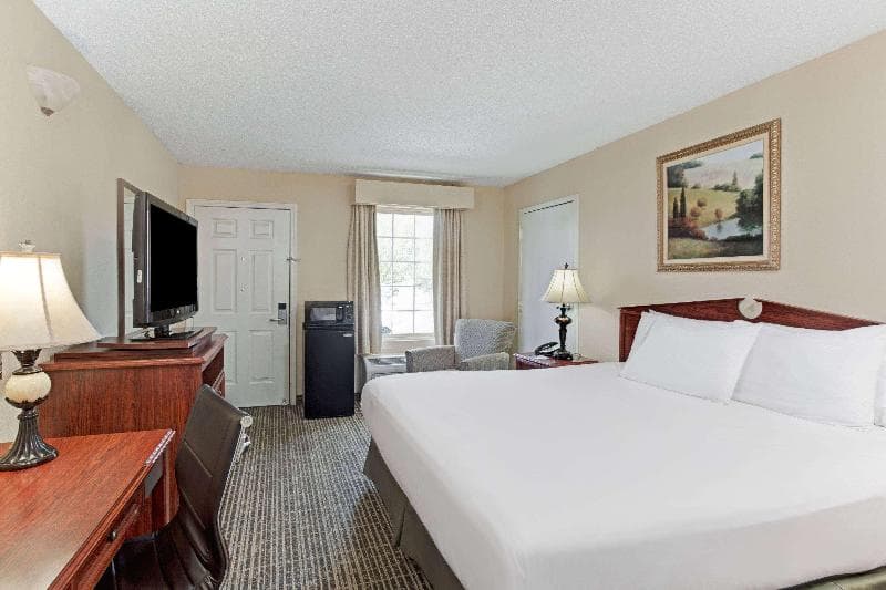 Baymont By Wyndham Sanford 3