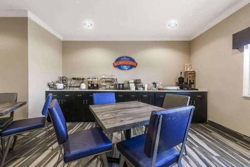 Quality Inn & Suites 4